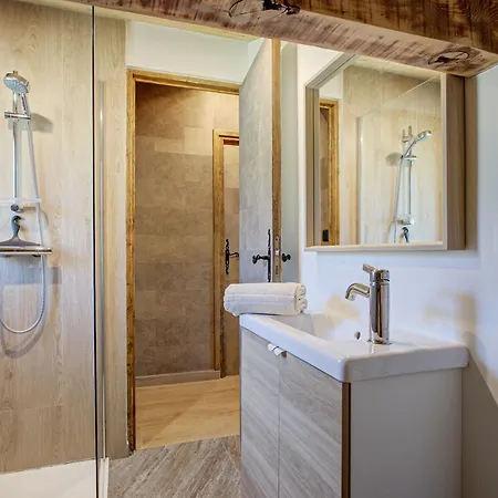Hiona - Magnifique Proche Stations